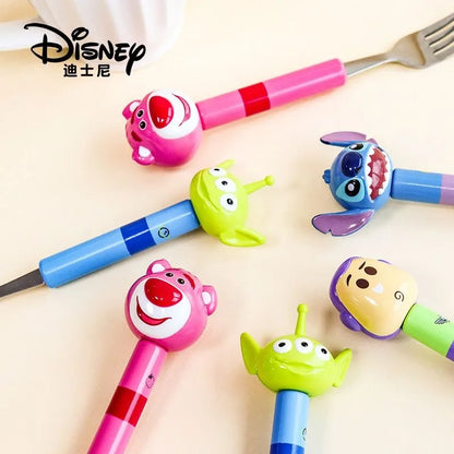 Vajilla creativa de animación de dibujos animados de oso fresa de Toy Story de Disney, bonita muñeca, cuchara, tenedor de acero inoxidable, vajilla para bebé