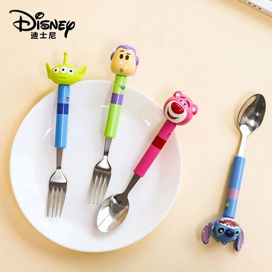 Vajilla creativa de animación de dibujos animados de oso fresa de Toy Story de Disney, bonita muñeca, cuchara, tenedor de acero inoxidable, vajilla para bebé