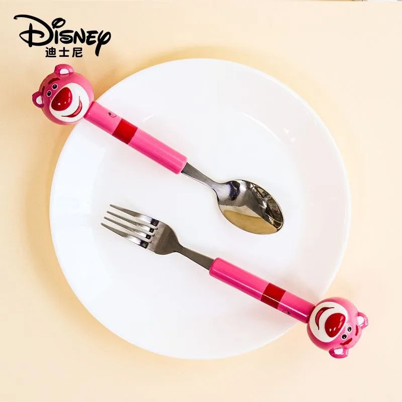 Vajilla creativa de animación de dibujos animados de oso fresa de Toy Story de Disney, bonita muñeca, cuchara, tenedor de acero inoxidable, vajilla para bebé
