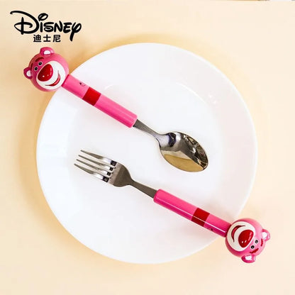 Vajilla creativa de animación de dibujos animados de oso fresa de Toy Story de Disney, bonita muñeca, cuchara, tenedor de acero inoxidable, vajilla para bebé